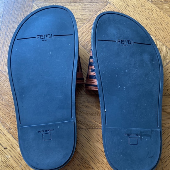 Brand new sandals - Picture 2 of 3